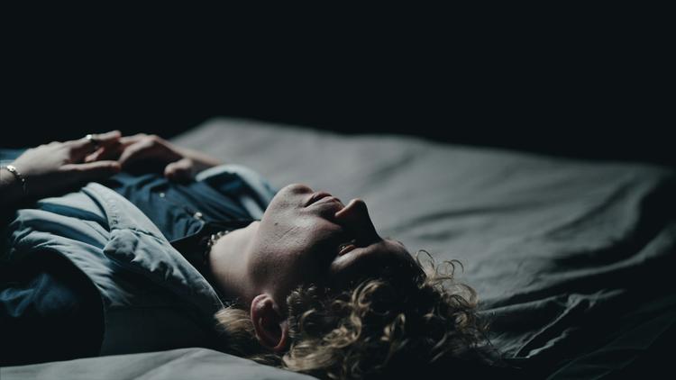 23-årige Jens Knudsen er både topstudent og barn af et ressourcestærkt middelklassehjem; ikke desto mindre har han kæmpet med et livstruende misbrug af opioider.  Foto: TV 2