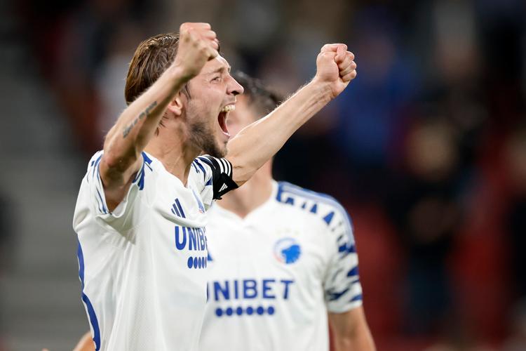 Rasmus Falk jubler efter sin scoring til 2-0 for FCK mod Kilmarnock. Foto: Jens Dresling