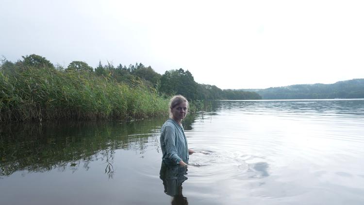 Jenny Rossander alias Lydmor debuterer som filminstruktør med 'Always / Never something else'.  Foto: Still fra film/OFF