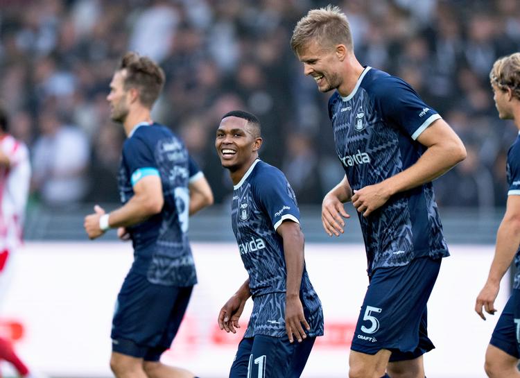Gift Links (i midten) var kampens store oplevelse, da AGF på udebane vandt 4-0 over AaB. Foto: Henning Bagger/Ritzau Scanpix