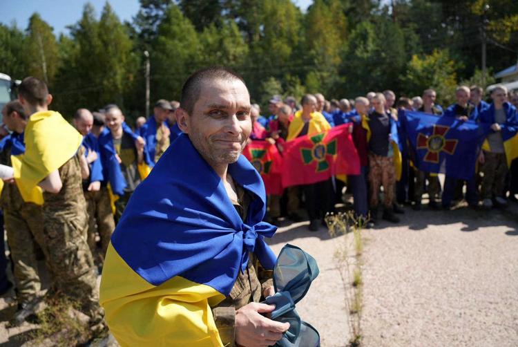 Udvekslingen af russiske og ukrainske krigsfanger finder sted på Ukraines uafhængighedsdag. Foto: Handout/Ritzau Scanpix