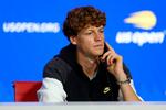 Jannik Sinner offentliggjorde fyringen af sin fysiske træner og fysioterapeut på et pressemøde forud for US Open, som begynder på mandag. Foto: Jamie Squire/Ritzau Scanpix