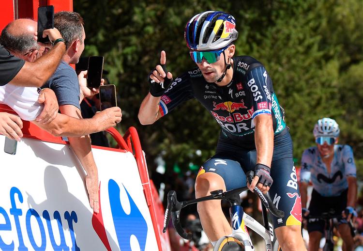 Slovenske Primoz Roglic har fået travlt med at minimere det store hul op til Ben O'Connor, der kørte sig i Vuelta a Españas føretrøje torsdag og har et stort forspring. Foto: Jorge Guerrero/Ritzau Scanpix