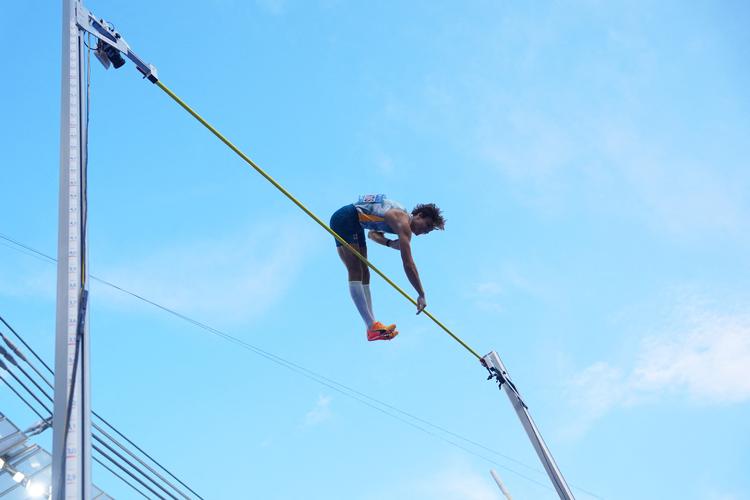 Her slår Armand Duplantis sin egen verdensrekord i stangspring for 10. gang ved at komme over 6,26 meter i Polen. Foto: Aleksandra Szmigiel/Ritzau Scanpix