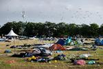  Frivillige tager tjansen med at rydde op på campingområdet på Roskilde Festival. Et hold hjemløse bruger måneder på opgaven uden at få løn for det. (arkivfoto fra 2023). Foto: Jens Dresling