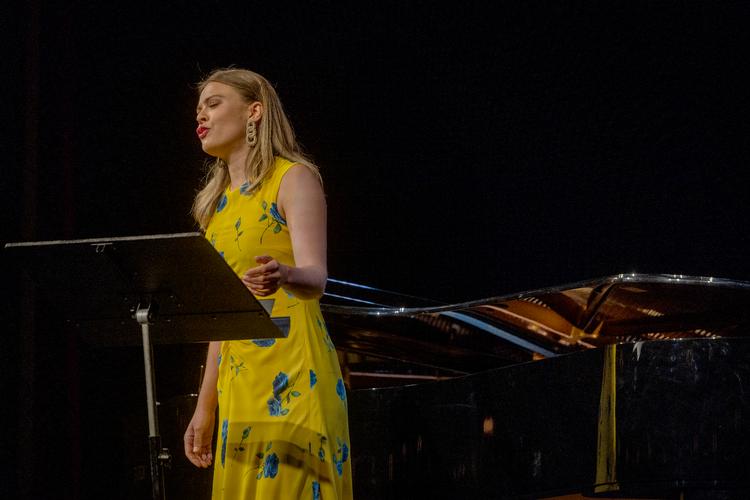 Johanna Walroth havde blandt andet sange af de genopdagede franske komponistsøstre Lili og Nadia Boulanger med til Tivoli. Foto: Miriam Dalsgaard