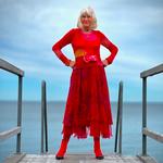 Lotte Tegner Freddie spiser steak frites på Pastis og drikker - alt for dyr - vin på Café Europa. Og så bliver hun aldrig træt af Tivoli.  Foto: Klaus Nedergaard