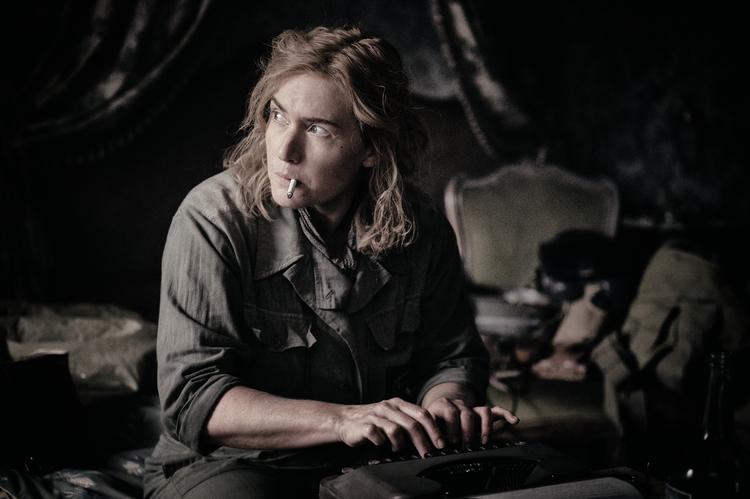 Kate Winslet spiller rollen som Lee Miller, der ikke skal huskes som model og muse for mandlige kunstnere, men for sit virke som krigsfotograf under Anden Verdenskrig.  Foto: Kimberley French