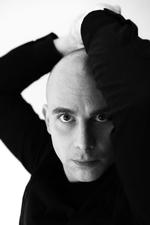 Per Bloch er forfatter og komponisten bag romanen 'Rosa i al slags lys' og soundtracket dertil. Foto: Charlotte Lakits