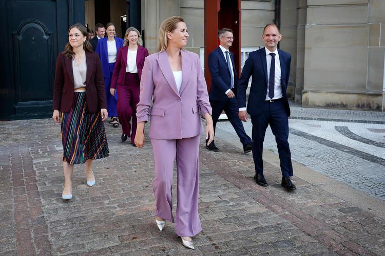»Det her er jo en mærkelig regering«, sagde Mette Frederiksen på pressemødet onsdag, hvor Dan Jørgensen blev præsenteret som ny EU-kommissær, og sløret blev løftet for de tre nye ministerier. Foto: Jens Dresling