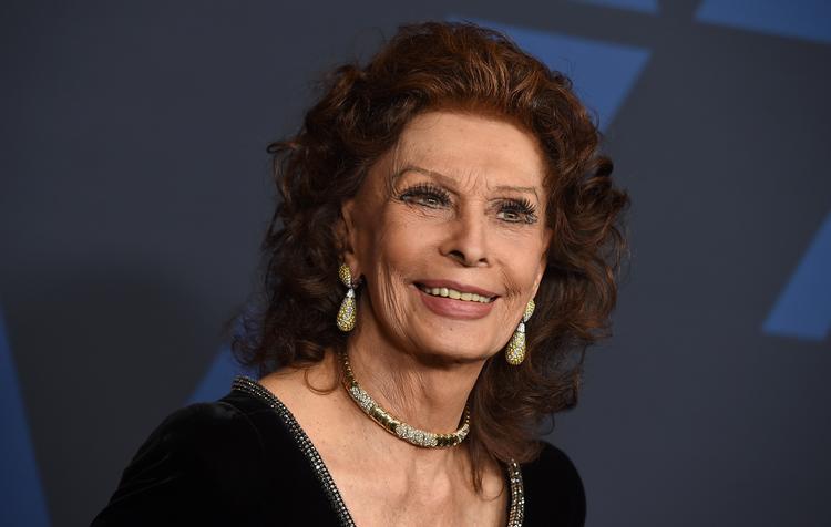 Sophia Loren spillede sin foreløbig sidste store rolle i 2020 . 70 år tidligere debuterede hun i den italienske film 'Curori sul mare' i en rolle så beskeden, at hendes navn ikke stod i rulleteksterne.  Foto: Jordan Strauss/Ritzau Scanpix