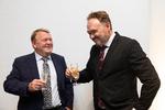 Lars Løkke Rasmussen (M) antydede  under ministeroverdragelsen, at der allerede er en aftale om en vigtig kommissærpost til Dan Jørgensen (S).  Foto: Finn Frandsen