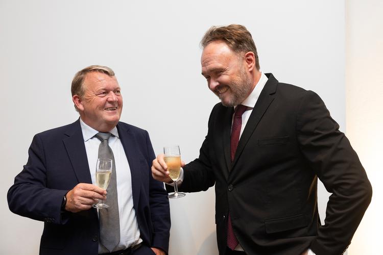 Lars Løkke Rasmussen (M) antydede  under ministeroverdragelsen, at der allerede er en aftale om en vigtig kommissærpost til Dan Jørgensen (S).  Foto: Finn Frandsen