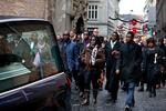 Den 21-årige jurastuderende Jonas Thomsen Sekyere, der blev knivdræbt i 2012 på Bakken i Kødbyen, blev bisat fra en fyldt Vor Frue Kirke. Hans kiste blev fulgt gennem byen til Assistens Kirkegård på Nørrebro af en stor menneskemængde, Foto: Jacob Ehrbahn