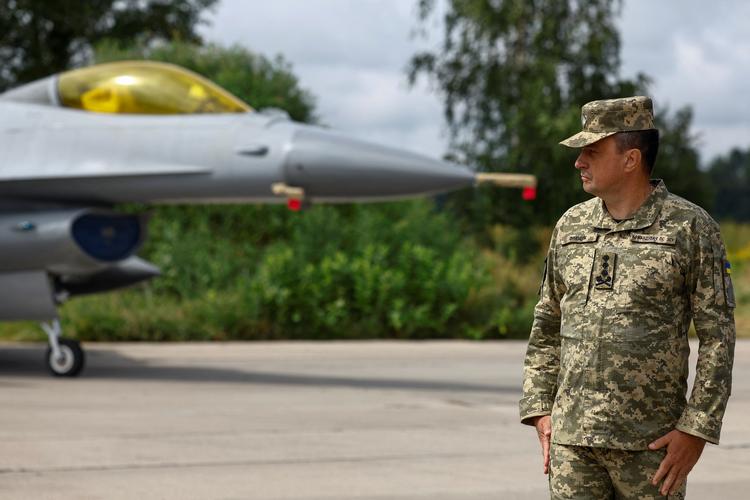 Mykola Olesjtsjuk ved præsentationen af Ukraines nye F-16-fly i begyndelsen af august. Foto: Valentyn Ogirenko/Ritzau Scanpix