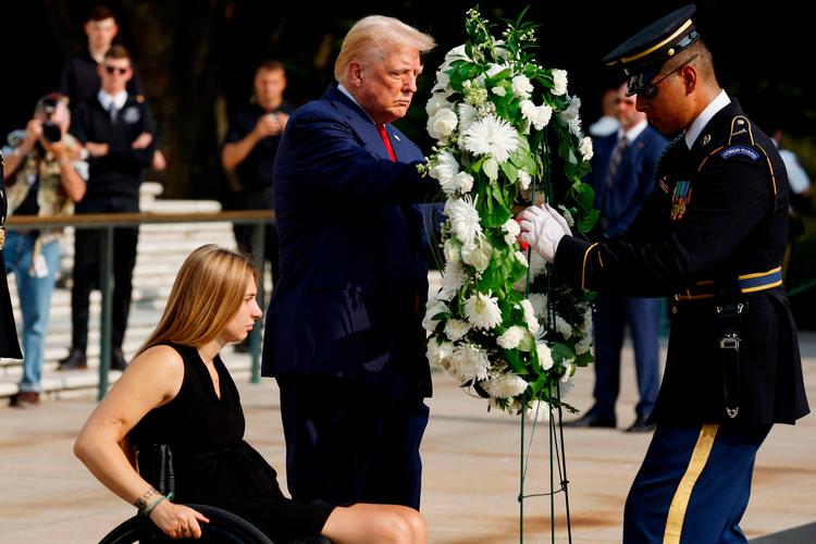 Veteraner og pårørende har kritiseret, at Trump har filmet en kampagnevideo på kirkegård for faldne soldater. Foto: Anna Moneymaker/Ritzau Scanpix