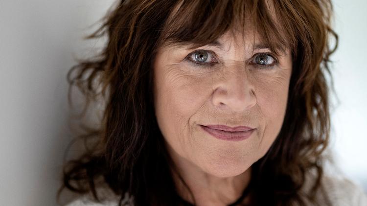 Kirsten Siggaard trækker fortsat masser af folk ud på dansegulvet. Og de kan stadig hendes sange. Foto: Henning Hjorth