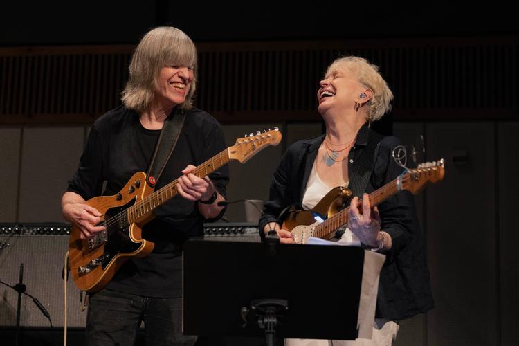 Guitaristægteparret Mike og Leni Stern trykkede den effektivt af i Hendrix-fortolkninger på Louisiana.   Foto: Signe Lægsgaard