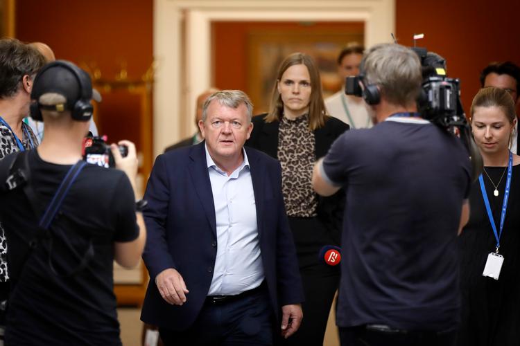 Moderaternes folketingsgruppe afholdt tirsdag gruppemøde på Christiansborg. Her ankommer formand Lars Løkke Rasmussen og andre fra gruppen. Foto: Jens Dresling
