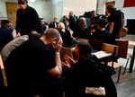 Mandag skulle de i alt 51 mænd i alderen 26-74 år for retten i Avignon. Den chokerende sag har skabt øget opmærksomhed om drugrape og om de miljøer, hvor den slags forbrydelser kan forekomme. 