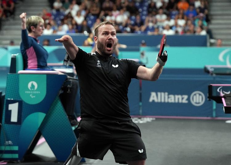 Peter Rosenmeier er sikker på at få en medalje med  hjem efter en dramatisk kvartfinalesejr i fem sæt. Foto: REUTERS/Maja Smiejkowska