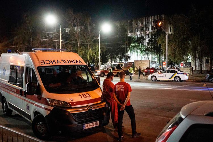 Ifølge Ukraines præsident, Volodymyr Zelenskyj, sendte Rusland to ballistiske missiler mod Poltava, der ellers ligger langt fra frontlinjen i det østlige Ukraine. Foto: Patryk Jaraccz/AFP