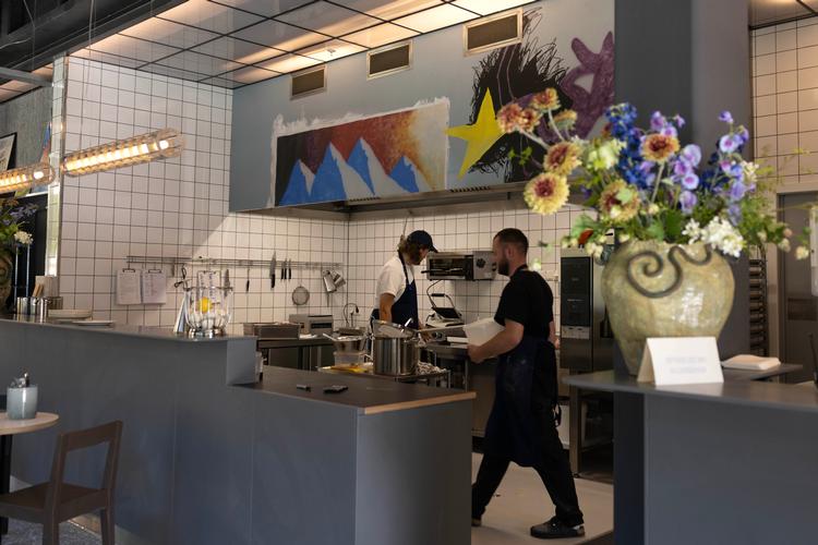 Niveauet for cafeerne i det indre København svinger fra turistfælde til gourmetdestination. Nyåbnede Kismet stryger direkte ind i sidste kategori. Foto: Signe Lægsgaard