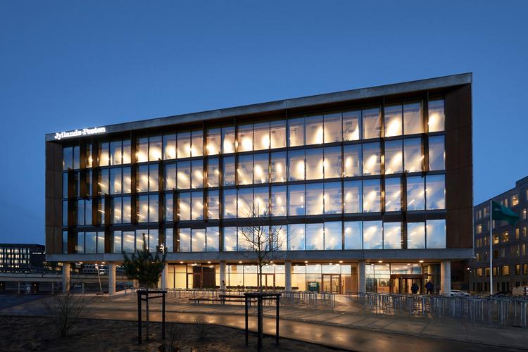 Jyllands-Postens hovedkvarter i Aarhus.  Avisens ejerfond har af Erhversstyrelsen fået hård kritik for en række lovbrud. Foto: Jacob Due