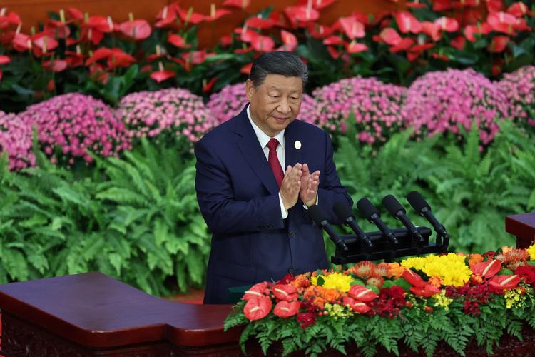 Den kinesiske præsident, Xi Jinping, lover at investere omkring 336 milliarder kroner i Afrika over de kommende tre år. 
