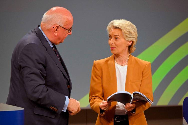Ursula von der Leyen vil have ligestilling i EU-Kommissionen, men har svært ved at få det til at ske. Foto: Nicolas Tucat/Ritzau Scanpix