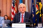 USA's justitsminister, Merrick Garland, præsenterer de anklager, der er rettet mod to russiske statsborgere på et retsmøde i Washington, D.C., 4. september. Foto: ROBERTO SCHMIDT / AFP 