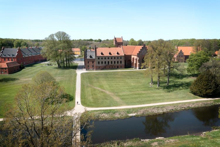 Forløbet, som de fem drenge er tiltalt for, foregik 31. maj sidste år på Herlufsholm.  Foto: Jens Dresling
