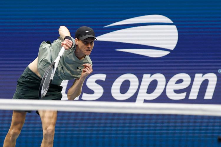 Den 23-årige verdensetter Jannik Sinner skal nu møde amerikaneren Taylor Fritz i US Open-finale, der bliver den karrierens første for italieneren. Foto: Geoff Burke/Ritzau Scanpix