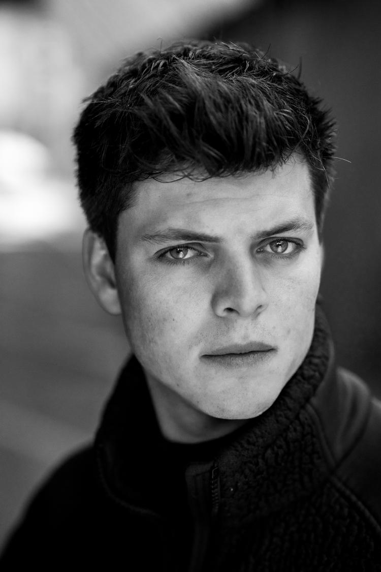 Den unge danske skuespiller Alex Høgh Andersen medvirker i filmen 'The Room Next Door', der vandt hovedkonkurrencen i Venedig. Foto: Mads Nissen