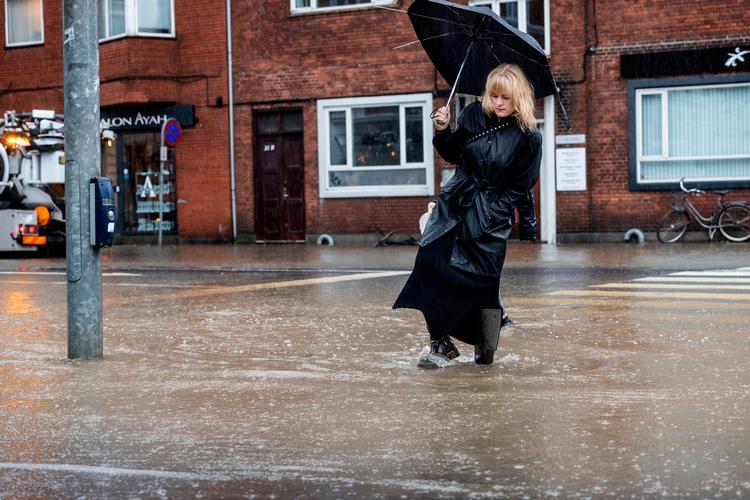 Lørdag aften varslede DMI, at der mandag ville falde store mængder regn på Sjælland, men nu gælder varslet også for Fyn og det meste af Jylland. Arkivfoto. Foto: Casper Dalhoff/Casper Dalhoff