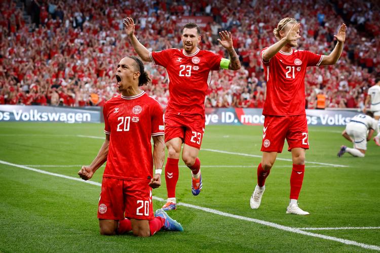 Yussuf Poulsen scorede et af de flotteste mål i en landskamp, da Lars Knudens mandskab vandt for anden gang i træk Foto: Jens Dresling