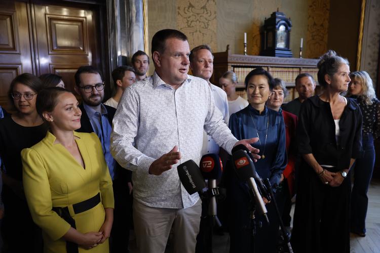 Overborgmester Lars Weiss (S) og de øvrige partiledere fra Borgerrepræsentationen har netop fremlagt den nye budgetaftale. Foto: Jens Dresling