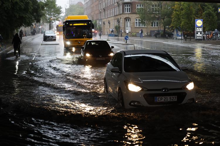 På Nordre Fasanvej på Nørrebro/Frederiksberg i København er der også store vandmængder. Foto: Thomas Borberg