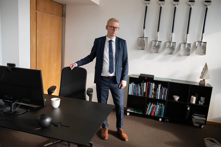 I slutningen af maj afleverede borgmester i Fredericia, Steen Wrist (S), sin borgmesterkæde, fordi han havde fundet et nyt job, og dermed blev hans også et billede på en tendens i kommunerne.  Arkivfoto Søren Gylling