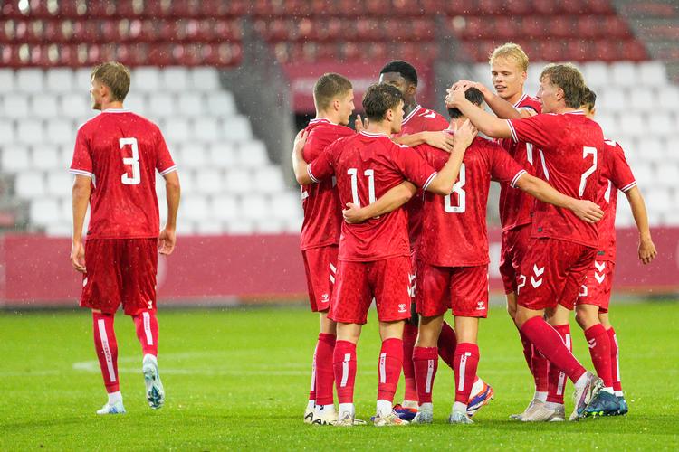 Spillerne jubler over målet til 1-0 i U21 EM-kvalifikationskampen mellem Danmark og Tjekkiet på Vejle Stadion. Foto: Frank Cilius/Ritzau Scanpix