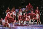 Iceland Dance Companys ’Romeo &amp; Juliet-Up Close’ gav med sine  10 dansere den fuld gas med en grotesk omgang brøl, blod og humor og forhøjede festen til åbningen af Dansehallerne.  Foto: Hörður Sveinsson 