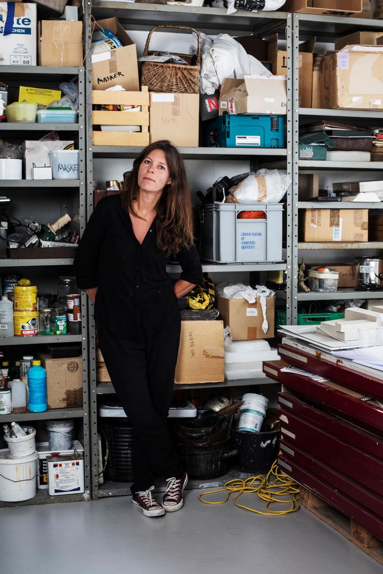 Tina Maria Nielsen har udstillet i både ind- og udland og skabt værker til det offentlige rum. Lige nu er hun aktuel med en soloudstilling på Sophienholm.  Foto: Benita Marcussen