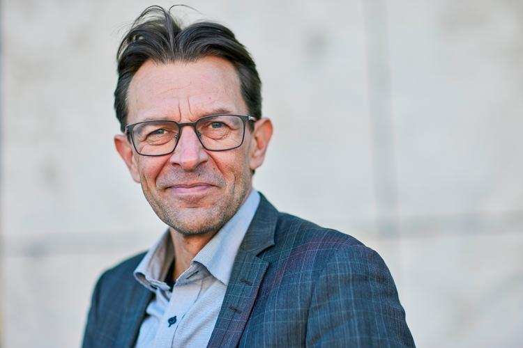 Jeppe Søe udtaler sig torsdag formiddag på Christiansborg, lige inden et møde i Det Udenrigspolitiske Nævn i Folketinget, som han er medlem af.  Foto: Mikkel Berg Pedersen/Ritzau Scanpix