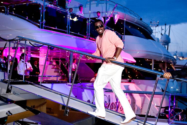 Sean 'Diddy' Combs her fotograferet på vej om bord på en båd under filmfestivalen i Cannes i 2008. Foto: Jonathan Bjerg Møller
