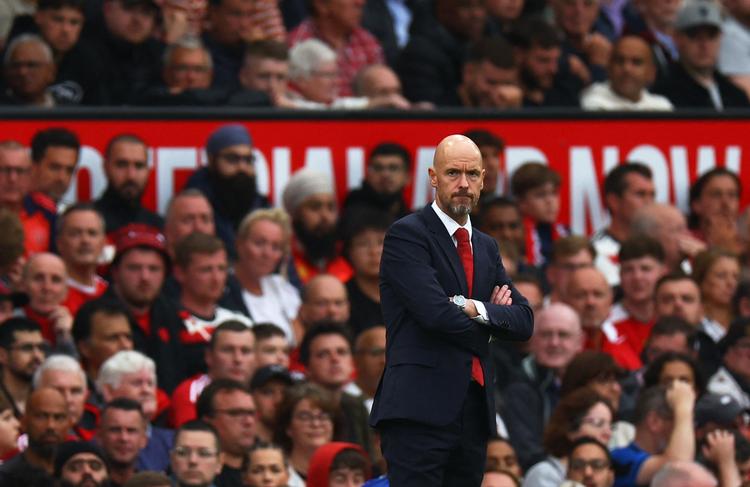 Erik ten Hag holder fast i, at han er den rette mand i spidsen for Manchester United. Men kritikken af hollænderen vokser med mængden af dårlige indkøb og svage præstationer. Senest tabte holdet 3-0 på hjemmebane til rivalerne fra Liverpool FC. Foto: Molly Darlington/Ritzau Scanpix