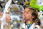 Luka Modric og Real Madrid vandt Champions League i år med en finalesejr over Dortmund. Den spanske klub er også med i turneringen denne gang, hvor der er premiere på det nye format. Foto: Kirsty Wigglesworth/Ritzau Scanpix