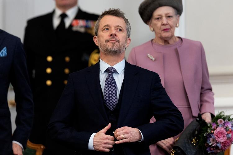 Historikere vil have kong Frederik til at åbne arkiver med Christian X's dagbøger: »Der kan gemme sig relevant viden«, lyder det fra Claus Bundgård Christensen. Her ses den kongelige familie i Folketinget.. Foto: Finn Frandsen