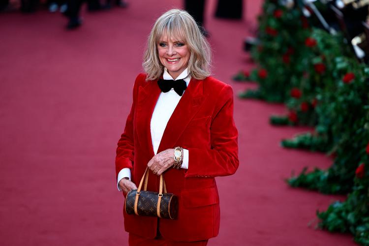  Den britiske model og skuespiller Twiggy, alias dame Lesley Lawson, deltager her i den britiske modeuge sidste år. Foto: Henry Nicholls/Ritzau Scanpix