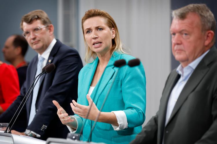 Pressemøde i Statsministeriet om regeringens sundhedsreform. Indenrigs- og sundhedsminister Sophie Løhde (V), forsvarsminister Troels Lund Poulsen (V), statsminister Mette Frederiksen (S) og udenrigsminister Lars Løkke Rasmussen (M). Foto: Jens Dresling