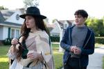Kathryn Hahn og Joe Locke er makkerparret, der skal samle en heksecirkel i serien 'Agatha All Along'.  Foto: Disney+